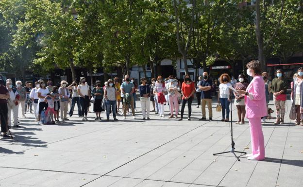 Un prolongado aplauso condena la situación de las mujeres en Afganistán