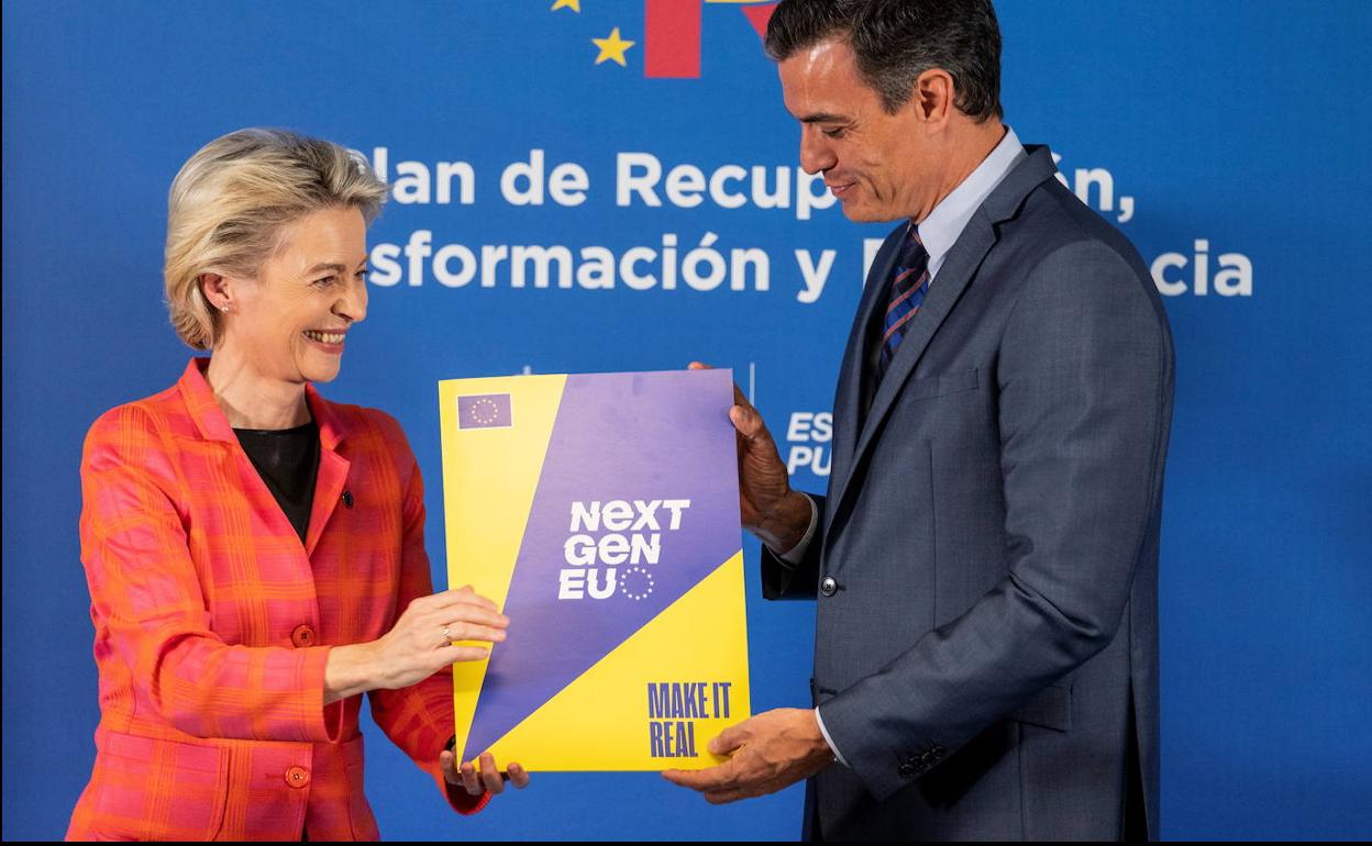 La presidenta de la Comisión, Ursula von der Leyen, junto al presidente del Gobierno Pedro Sánchez. 