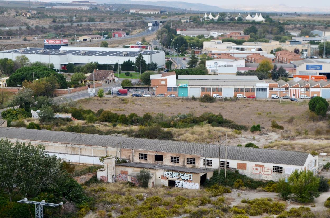 Vista de los terrenos a urbanizar desde la calle Santander. 