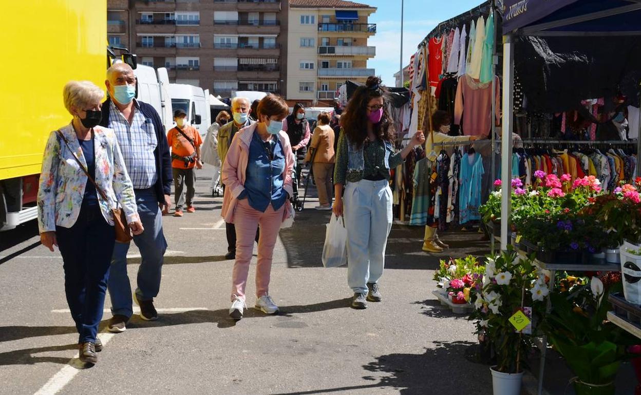 Mercadillo de los jueves de Calahorra, en el aparcamiento del Silo. 