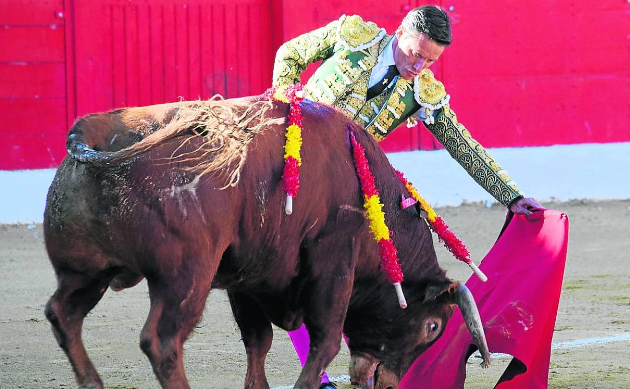 Faena de Diego Urdiales en la plaza de toros de Alfaro. 