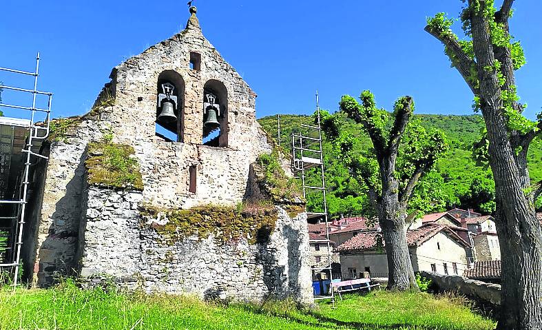 Iglesia de Zaldierna, actualmente en obras.