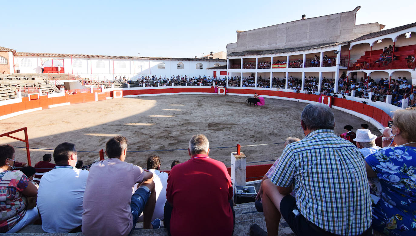 Cid de María cortó una oreja al segundo