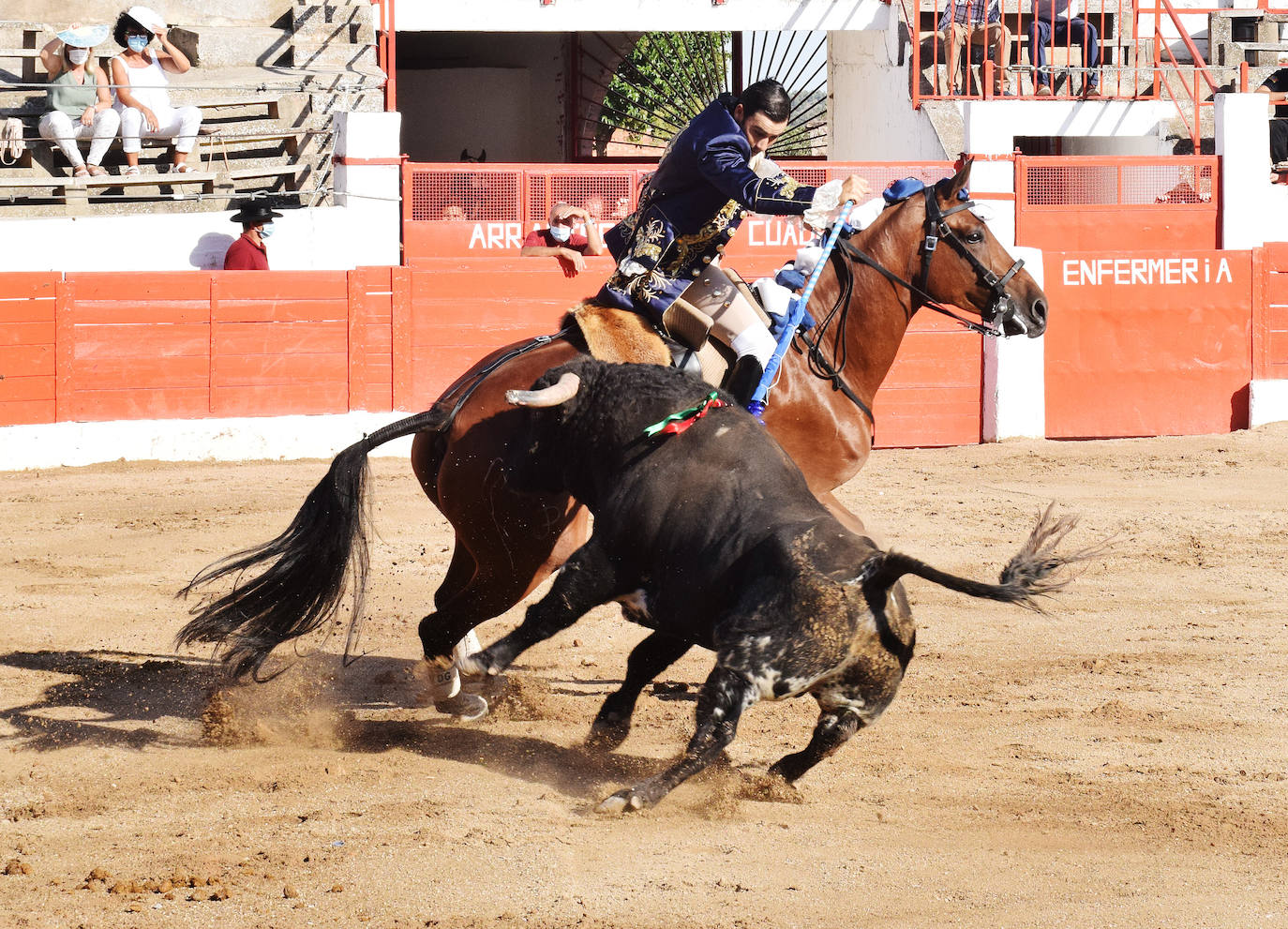 David Gomes y Pablo Donat cortan cada uno una oreja a un encierro de Pincha. 