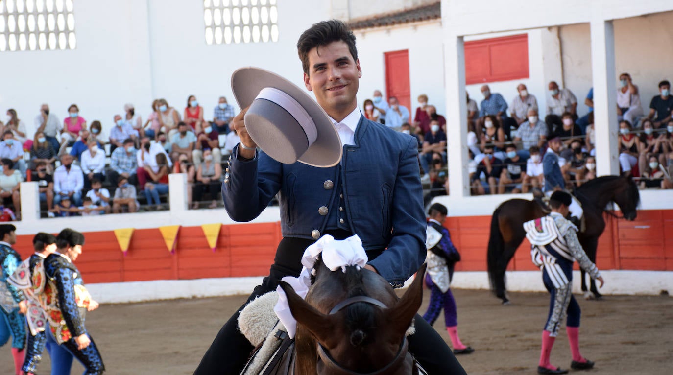 David Gomes y Pablo Donat cortan cada uno una oreja a un encierro de Pincha. 