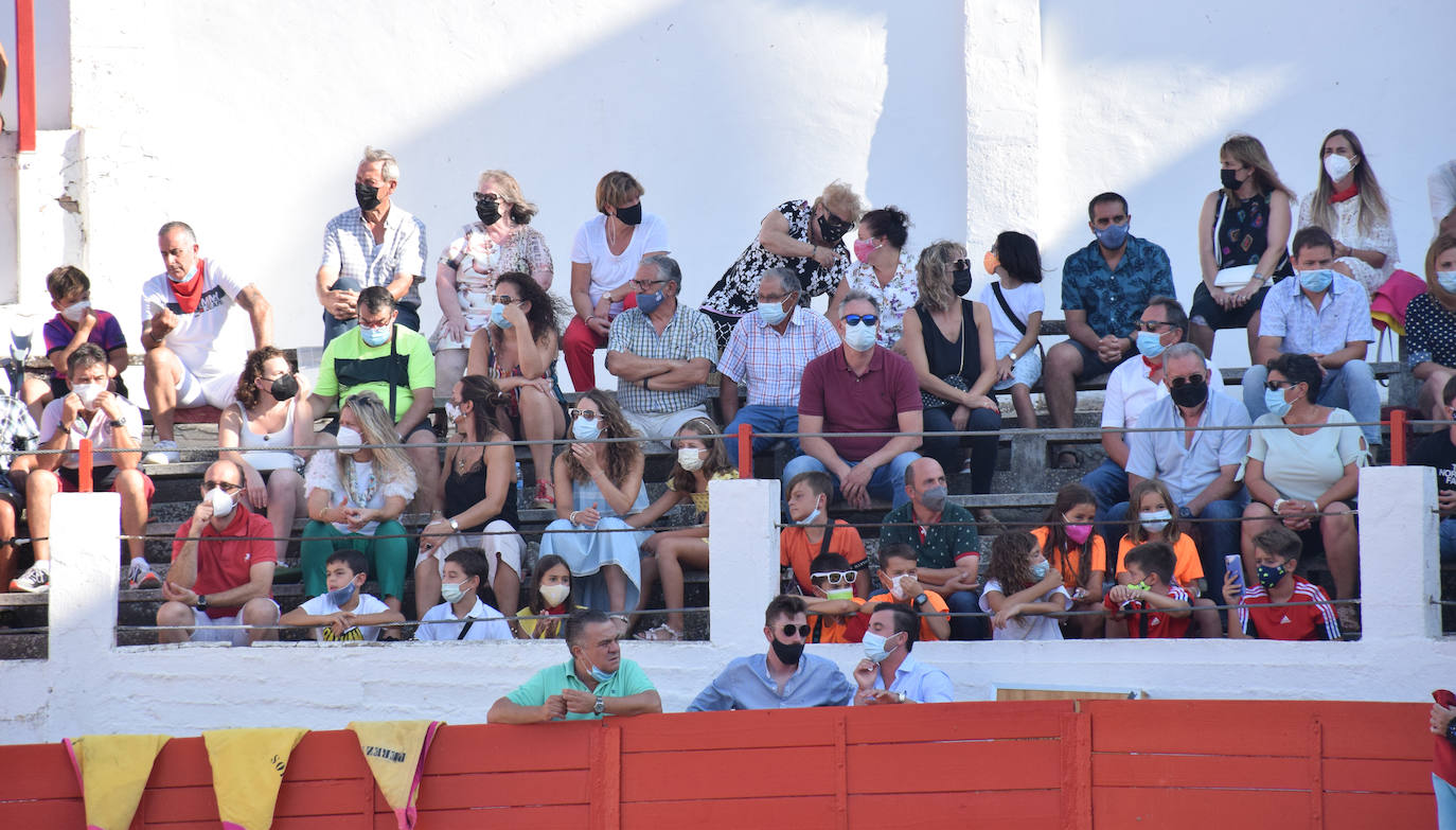 David Gomes y Pablo Donat cortan cada uno una oreja a un encierro de Pincha. 