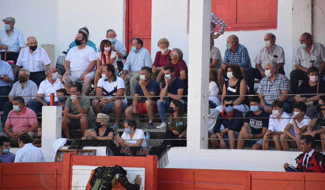 David Gomes y Pablo Donat cortan cada uno una oreja a un encierro de Pincha. 