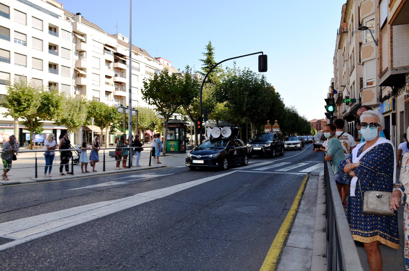 Fotos: Los Santos Mártires procesionan en coche por Calahorra