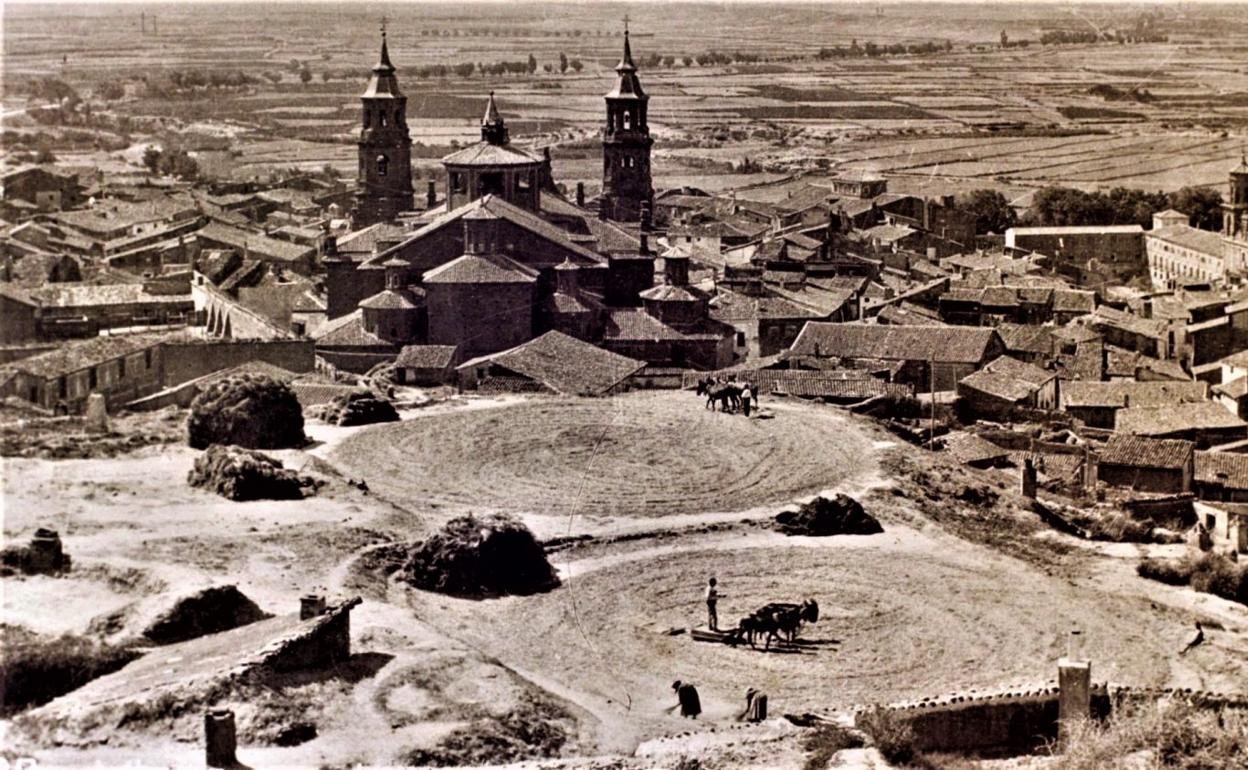 Trillando en las eras del castillo, en una imagen del XIX