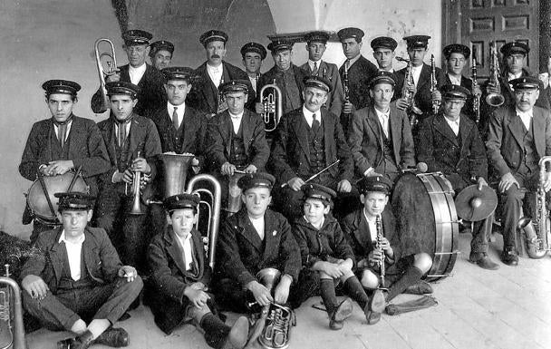 La banda municipal de música, de 1925. 