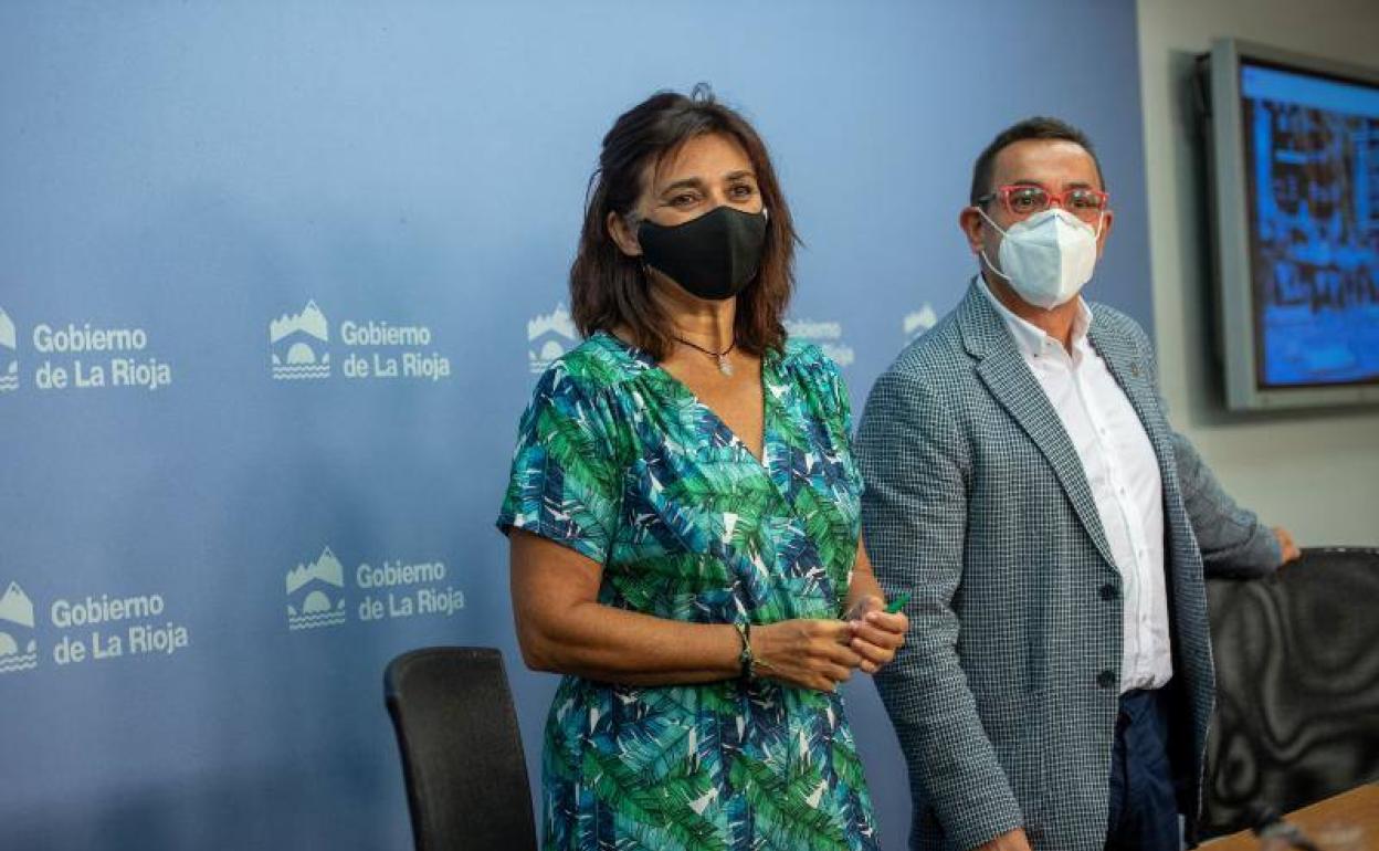 El director general de Turismo, Ramiro Gil y la directora general de Desarrollo Rural y Reto Demográfico, Nuria Bazo.