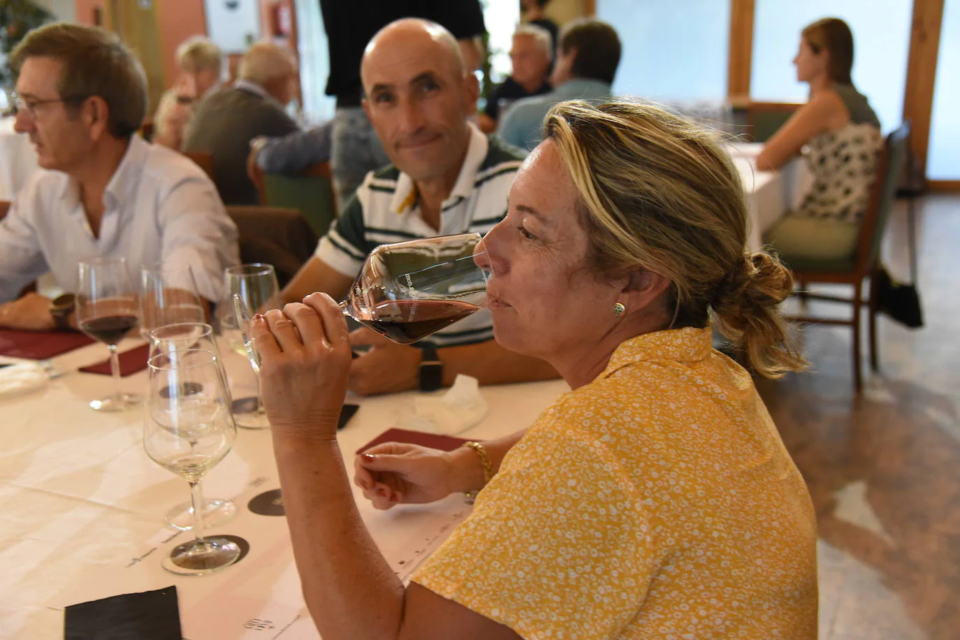 Los jugadores del torneo de patrocinadores de la Liga de Golf y Vino disfrutaron de una cata en El Campo de Logroño. 