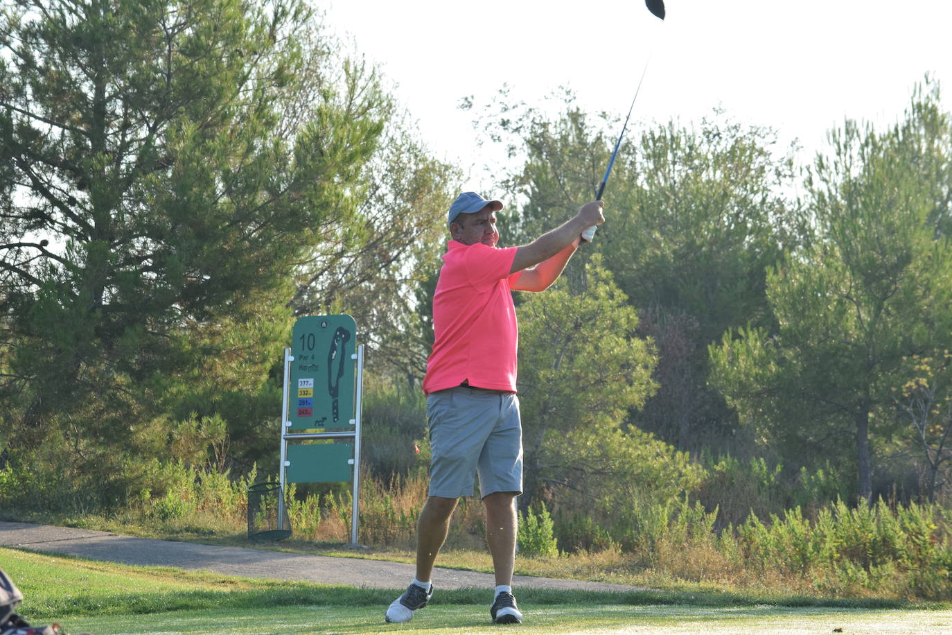 Los participantes en el torneo de patrocinadores de la Liga de Golf y Vino disfrutaron de un gran día de golf en El Campo de Logroño. 