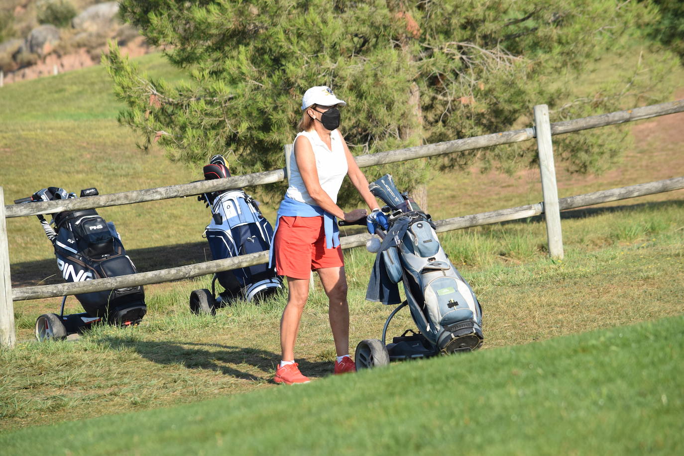 Los participantes en el torneo de patrocinadores de la Liga de Golf y Vino disfrutaron de un gran día de golf en El Campo de Logroño. 