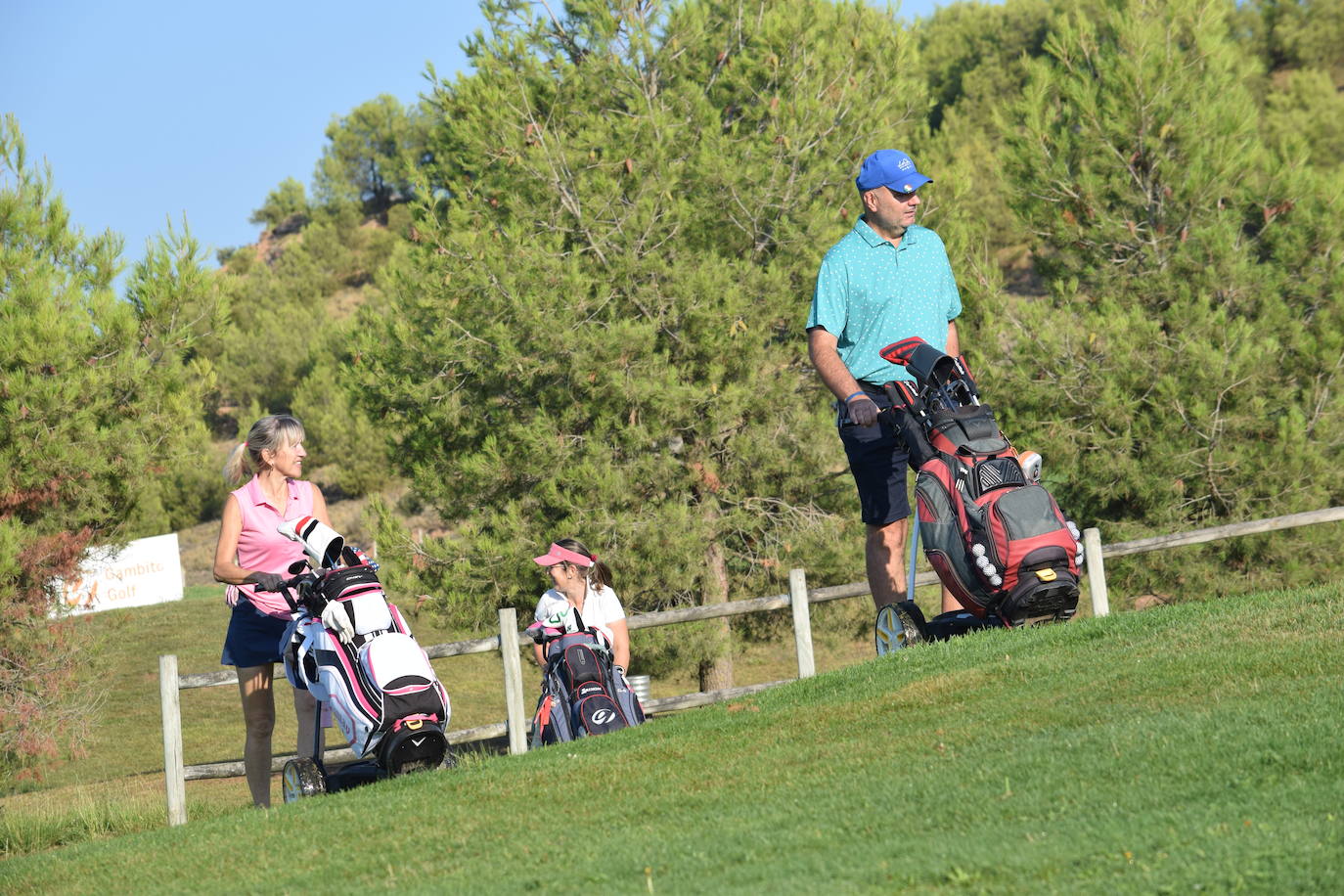 Los participantes en el torneo de patrocinadores de la Liga de Golf y Vino disfrutaron de un gran día de golf en El Campo de Logroño. 