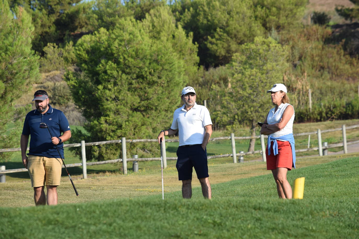 Los participantes en el torneo de patrocinadores de la Liga de Golf y Vino disfrutaron de un gran día de golf en El Campo de Logroño. 