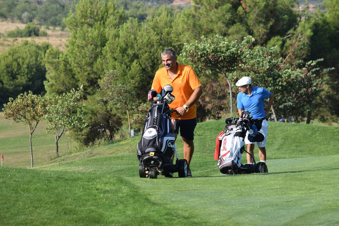 Los participantes en el torneo de patrocinadores de la Liga de Golf y Vino disfrutaron de un gran día de golf en El Campo de Logroño. 