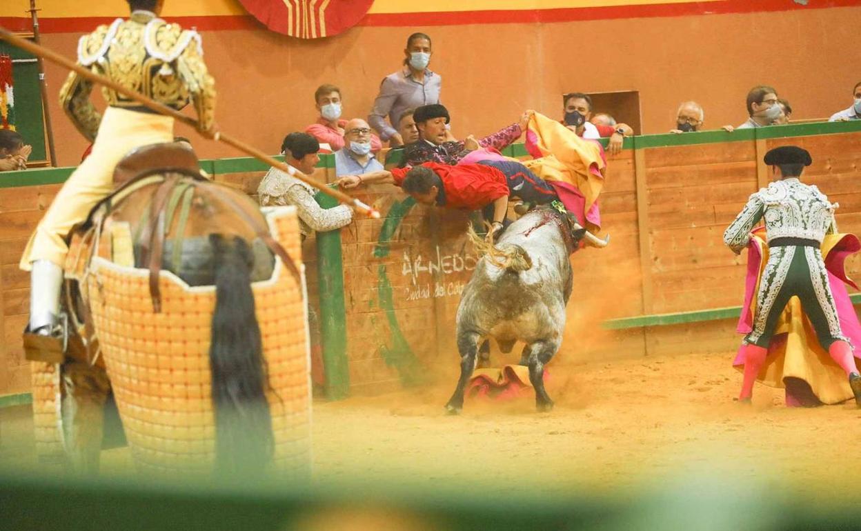 El subalterno que fue corneado en Arnedo se encuentra «estable»