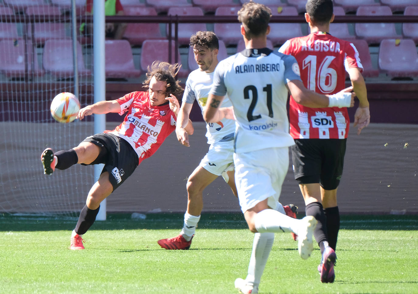 Fotos: El partido SD Logroñés-Tudelano, en imágenes