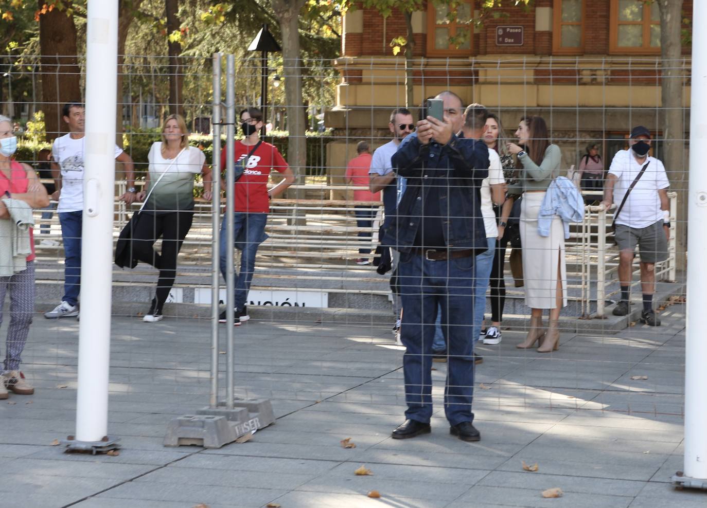 El DJ Alexander Som ha abierto el programa de actuaciones musicales en la plaza del Ayuntamiento