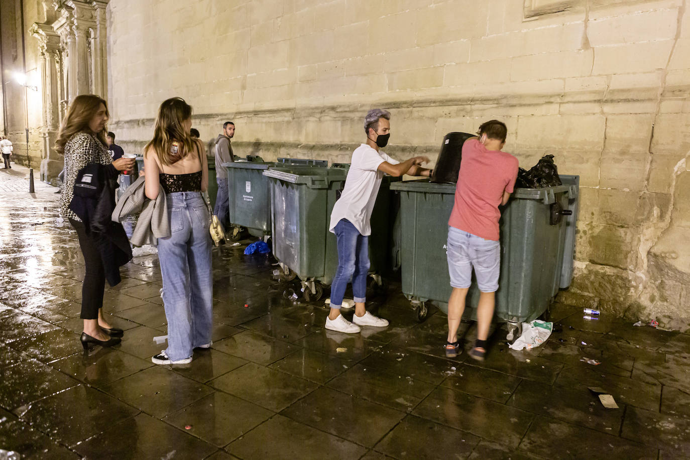 Los jóvenes se trasladaron desde el Casco Antiguo de la ciudad hasta el parque de la capital riojana