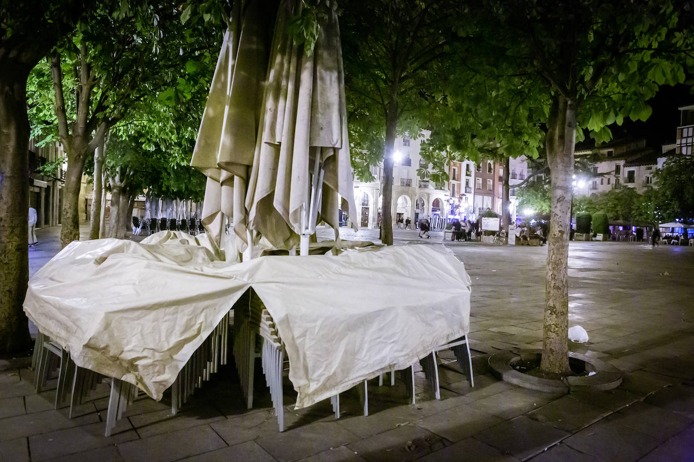 Fotos: La fiesta sigue en el parque del Ebro