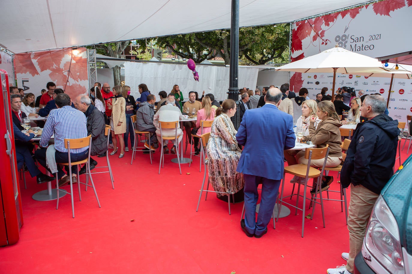 Este lunes los presentes han podido degustar las especialidades culinarias de The Way y los vinos de Bodegas Tobía. 