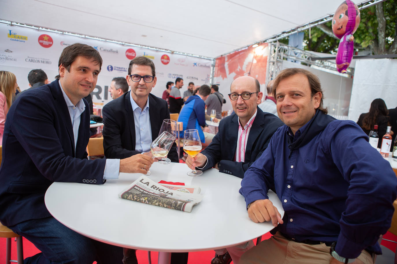 Este lunes los presentes han podido degustar las especialidades culinarias de The Way y los vinos de Bodegas Tobía. 