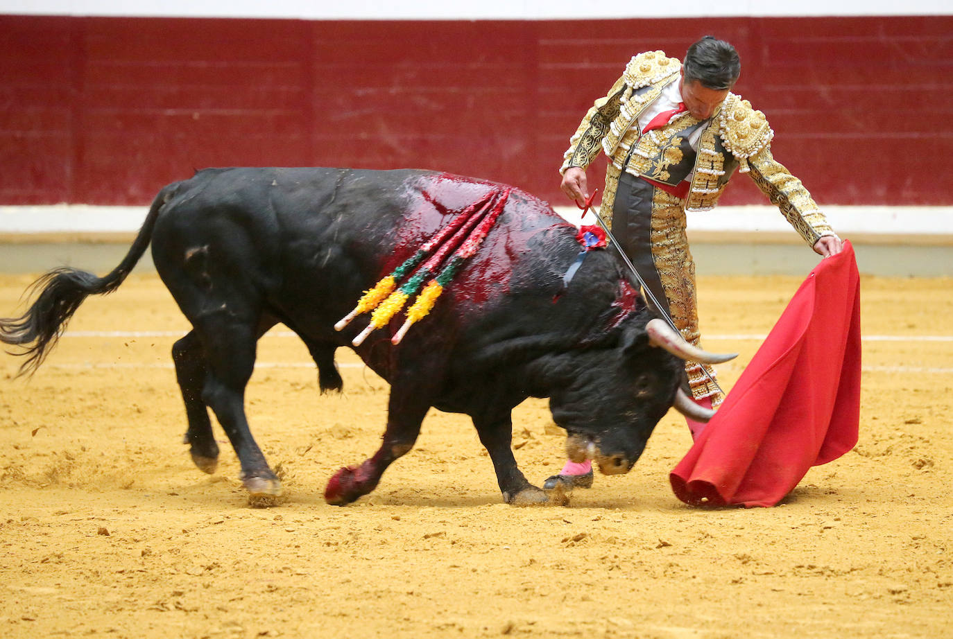 Antonio Ferrera ha cortado una oreja en el mano a mano con un Diego Urdiales que no ha tenido suerte con su lote