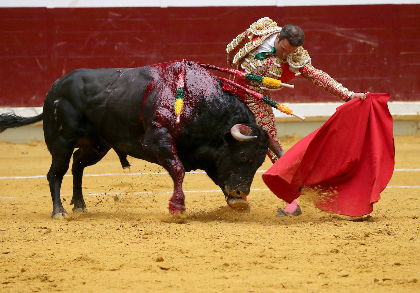 Antonio Ferrera ha cortado una oreja en el mano a mano con un Diego Urdiales que no ha tenido suerte con su lote