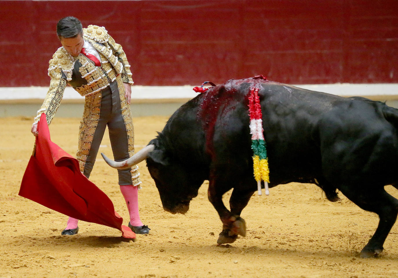 Antonio Ferrera ha cortado una oreja en el mano a mano con un Diego Urdiales que no ha tenido suerte con su lote