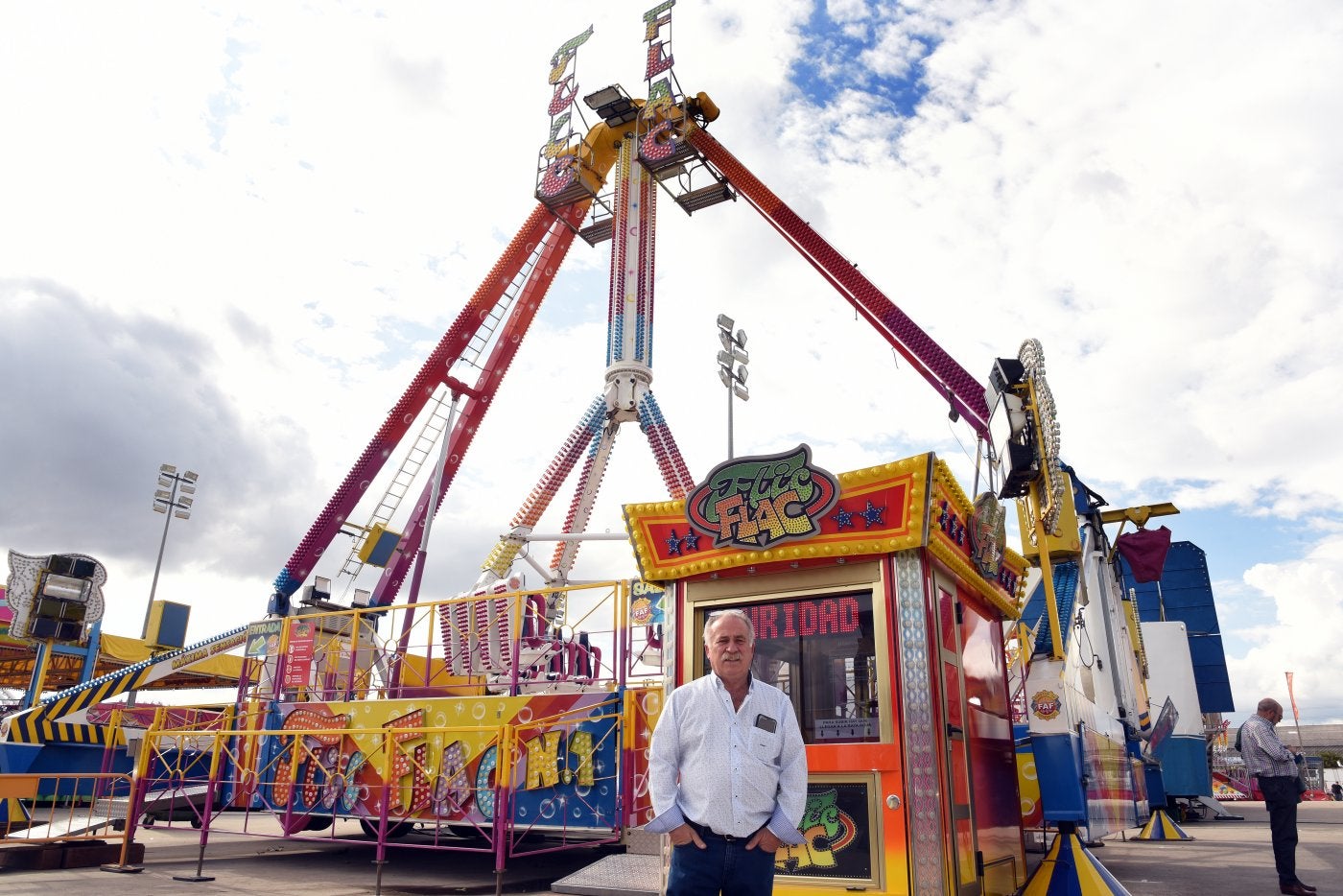 Sampedro, ayer junto a una de las atracciones del ferial de Logroño. 