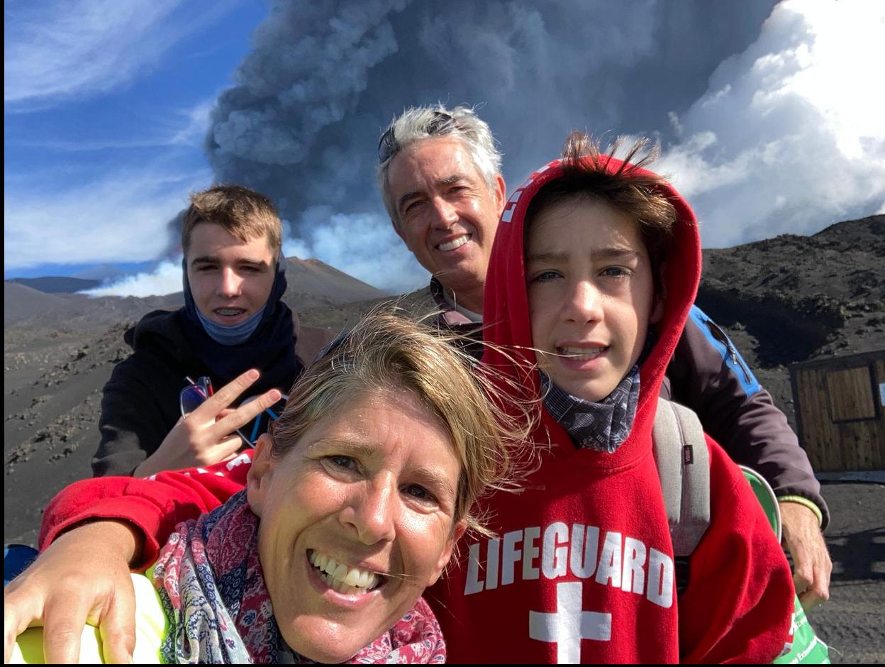 Una familia riojana en el Etna: «Lo que más impresiona es el ruido; sentir que el volcán está vivo»