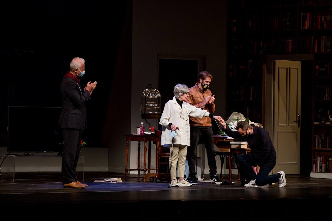 La actriz se ha despedido de las tablas con una representación en el Teatro Bretón de Logroño