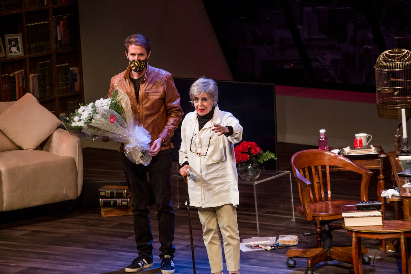 La actriz se ha despedido de las tablas con una representación en el Teatro Bretón de Logroño