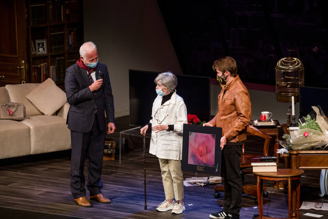 La actriz se ha despedido de las tablas con una representación en el Teatro Bretón de Logroño