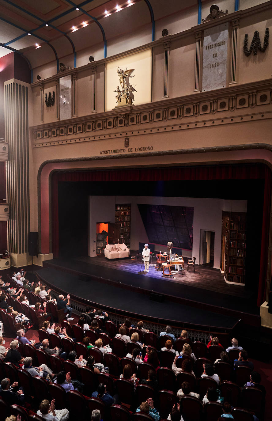 La actriz se ha despedido de las tablas con una representación en el Teatro Bretón de Logroño