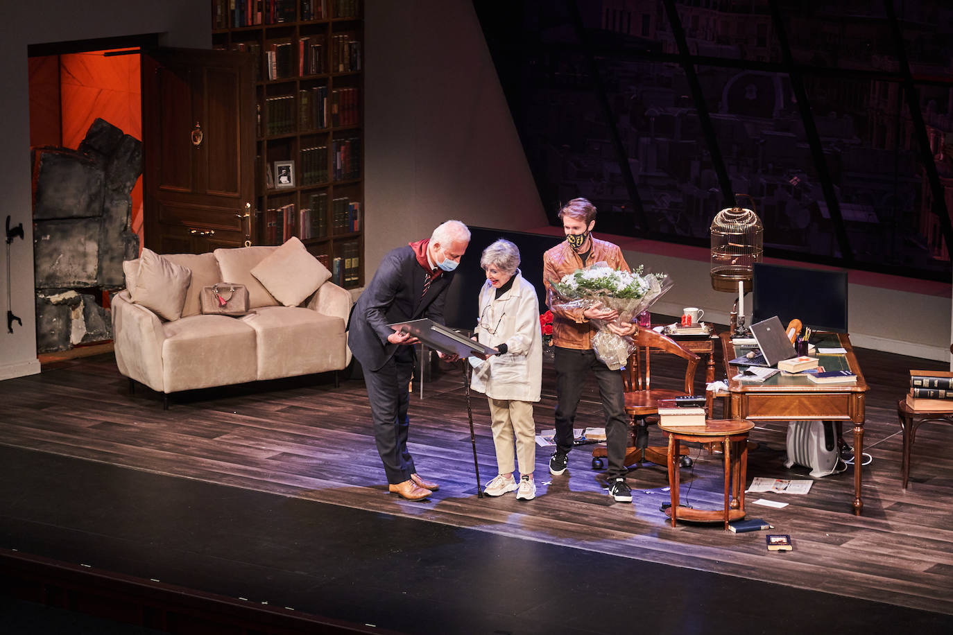 La actriz se ha despedido de las tablas con una representación en el Teatro Bretón de Logroño