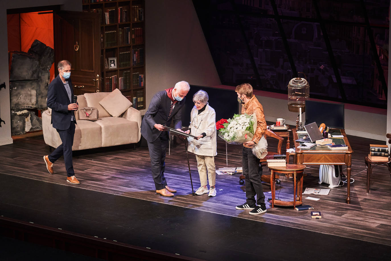 La actriz se ha despedido de las tablas con una representación en el Teatro Bretón de Logroño