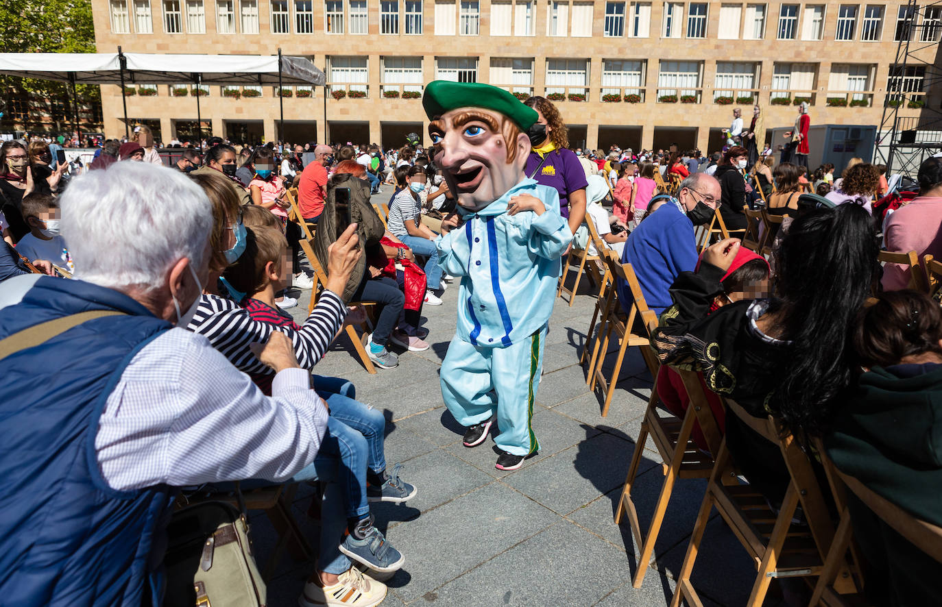 Fotos: Los Gigantes y cabezudos reaparecen en Logroño