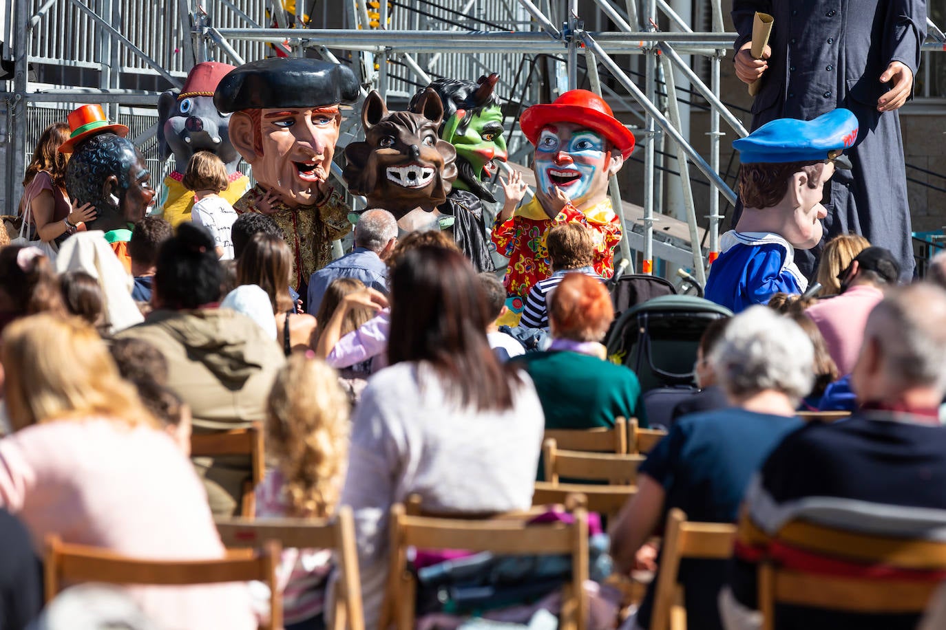 Fotos: Los Gigantes y cabezudos reaparecen en Logroño