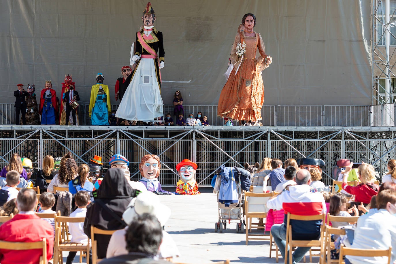 Fotos: Los Gigantes y cabezudos reaparecen en Logroño