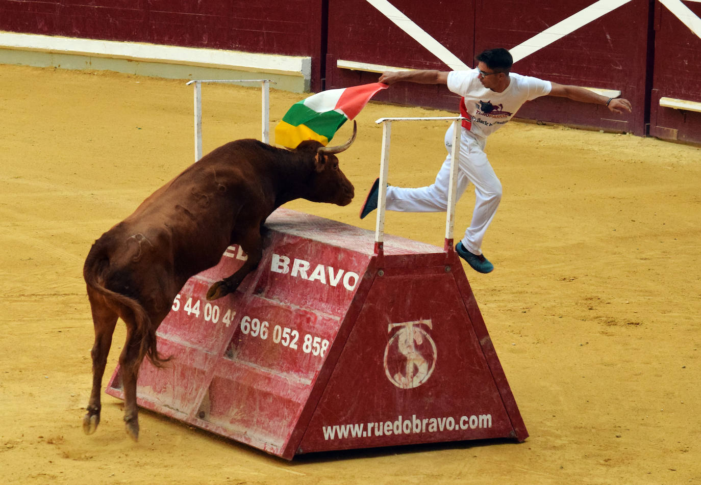 Fotos: Viernes de vaquillas en La Ribera