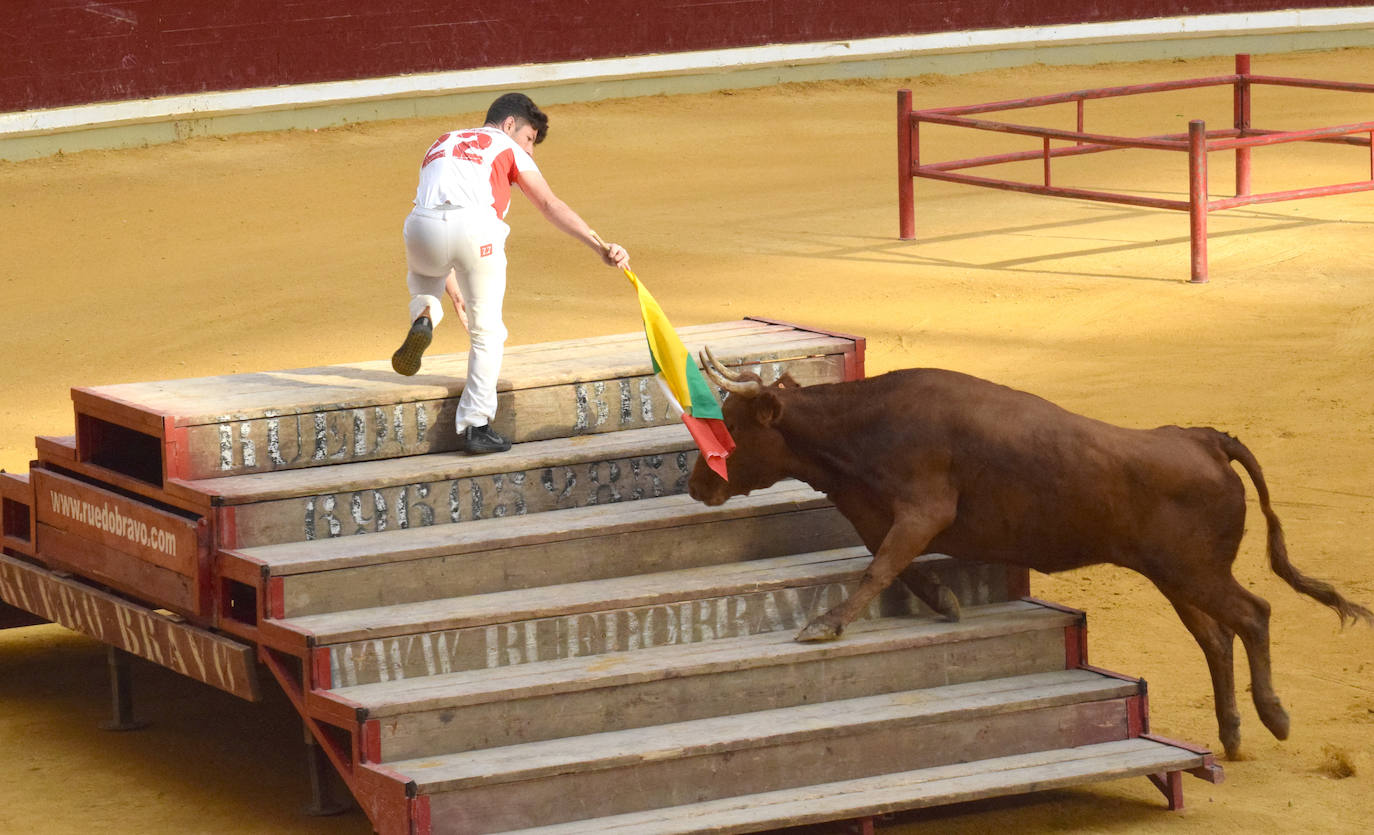 Fotos: Viernes de vaquillas en La Ribera