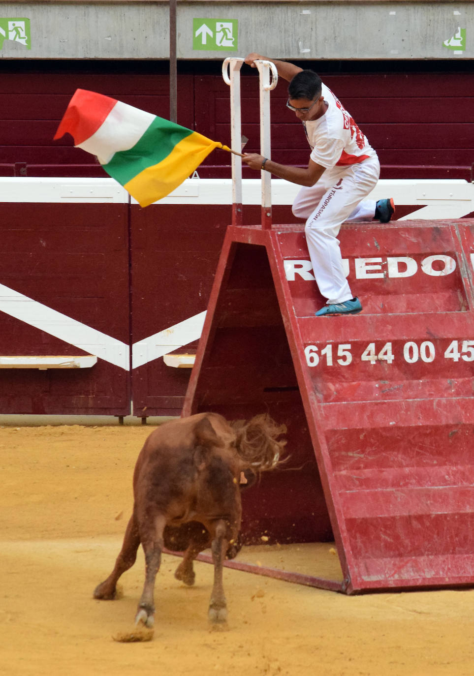 Fotos: Viernes de vaquillas en La Ribera