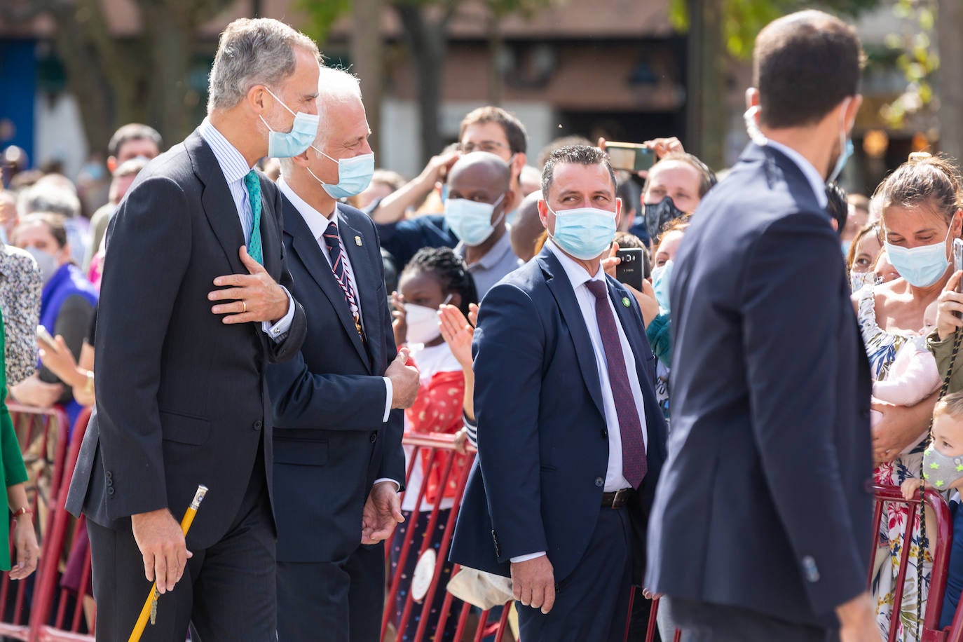 Fotos: Un caluroso recibimiento al rey Felipe VI en Logroño