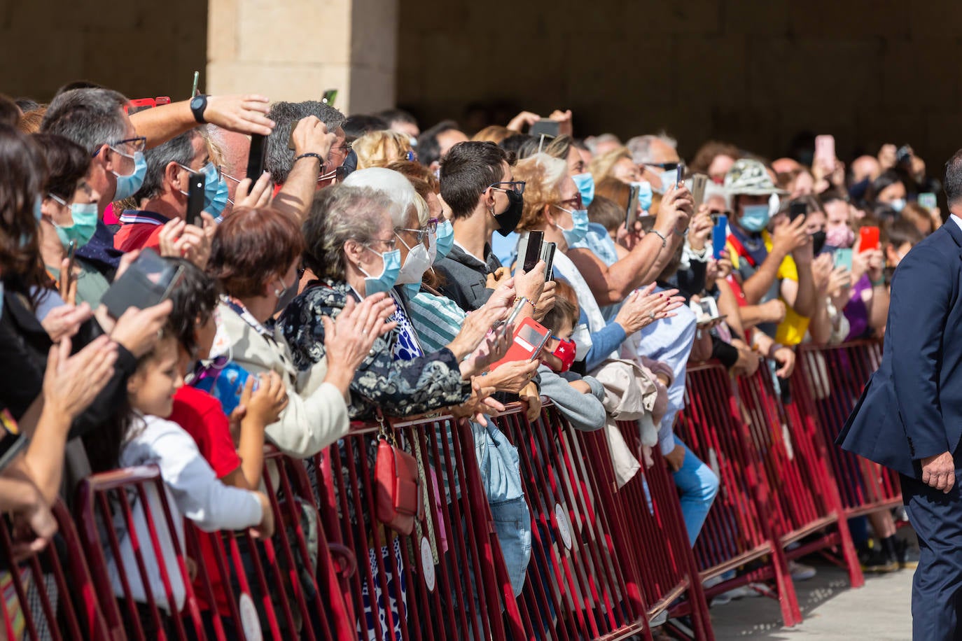 Fotos: Un caluroso recibimiento al rey Felipe VI en Logroño