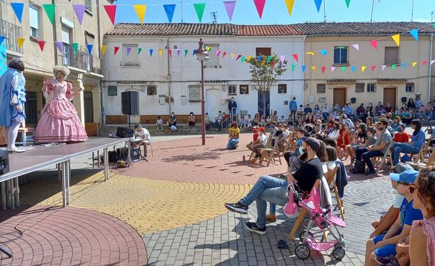 unción de '¡Qué maja soy!' en el festival 'Plaza de las Maravillas' en la plaza de la Inmaculada.