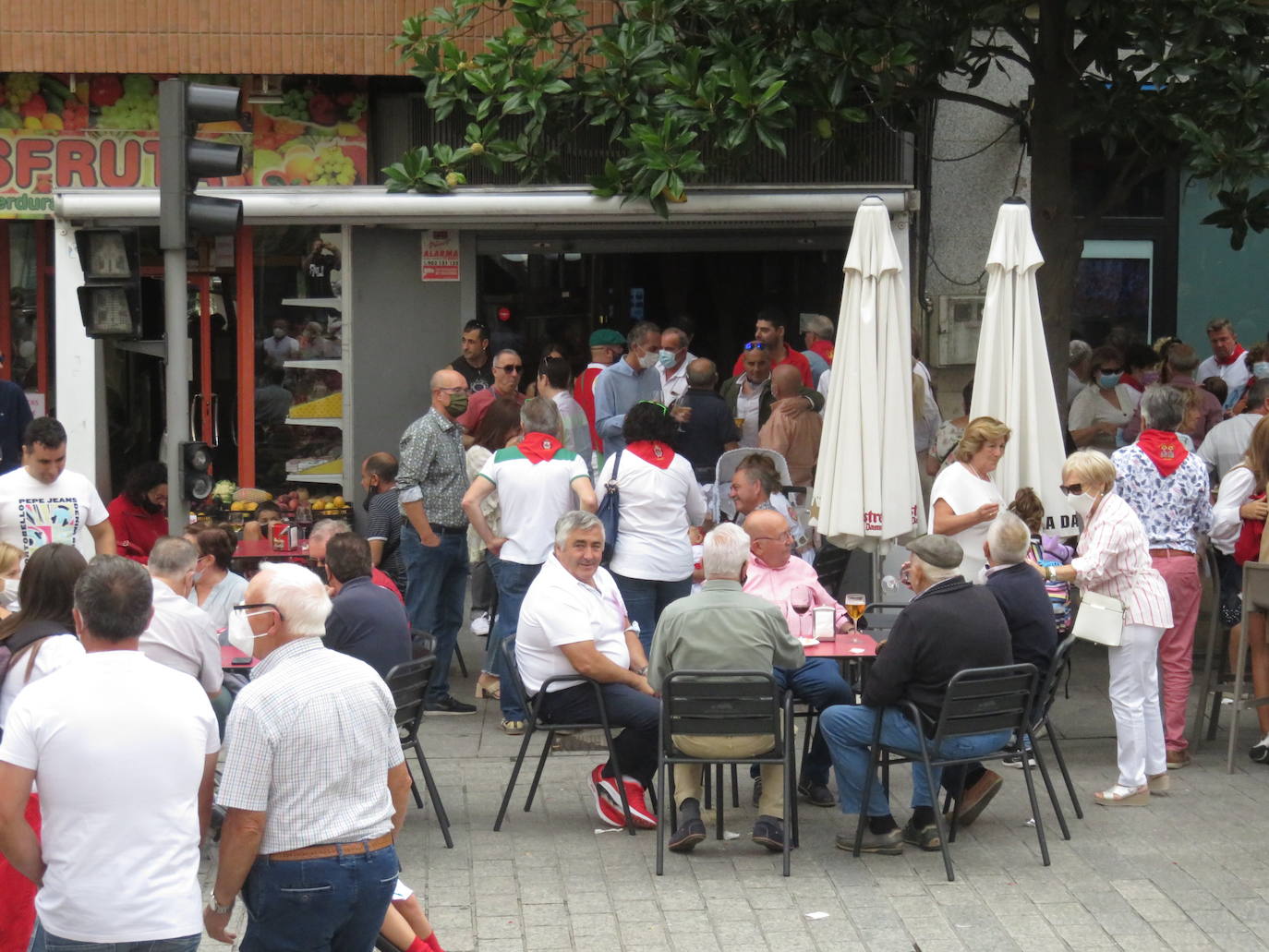 Arnedo sale a la calle para celebrar el que hubiera sido el primer día de sus fiestas en honor a San Cosme y San Damián