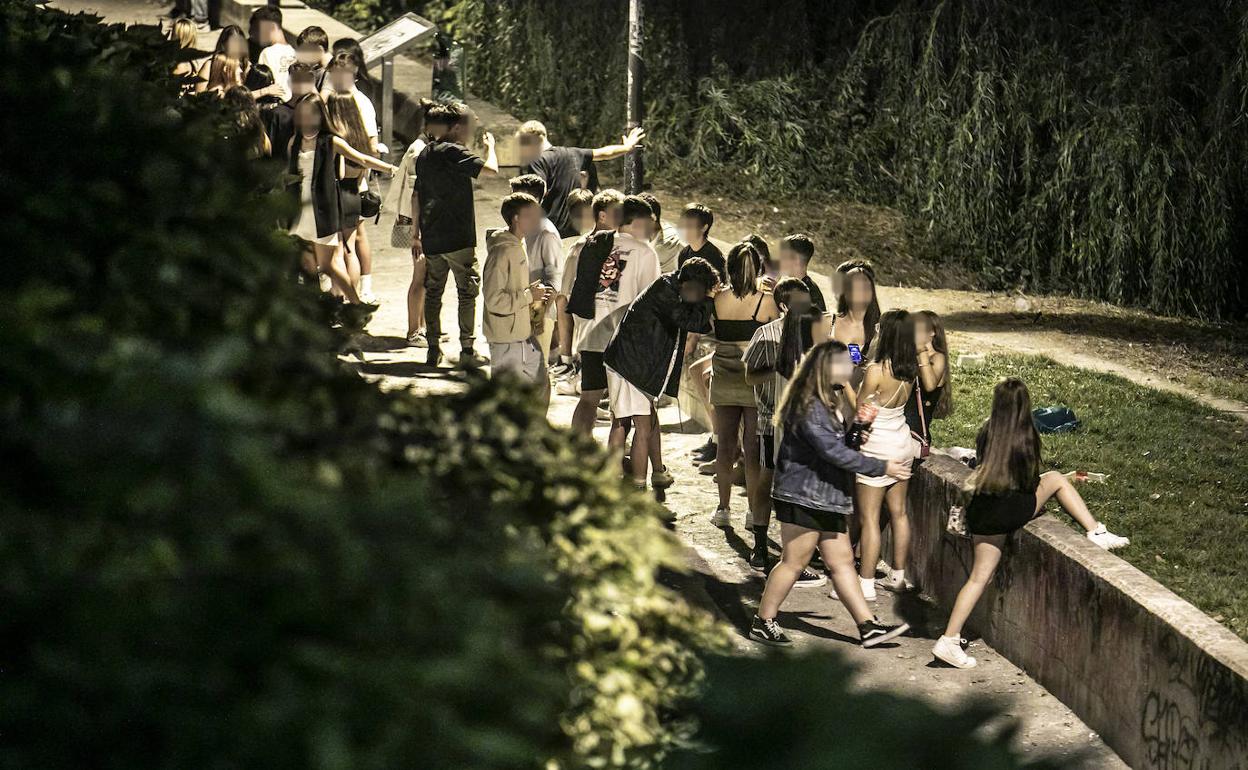 Botellón en el Parque del Ebro. 